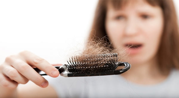 Combate a queda de cabelo feminino