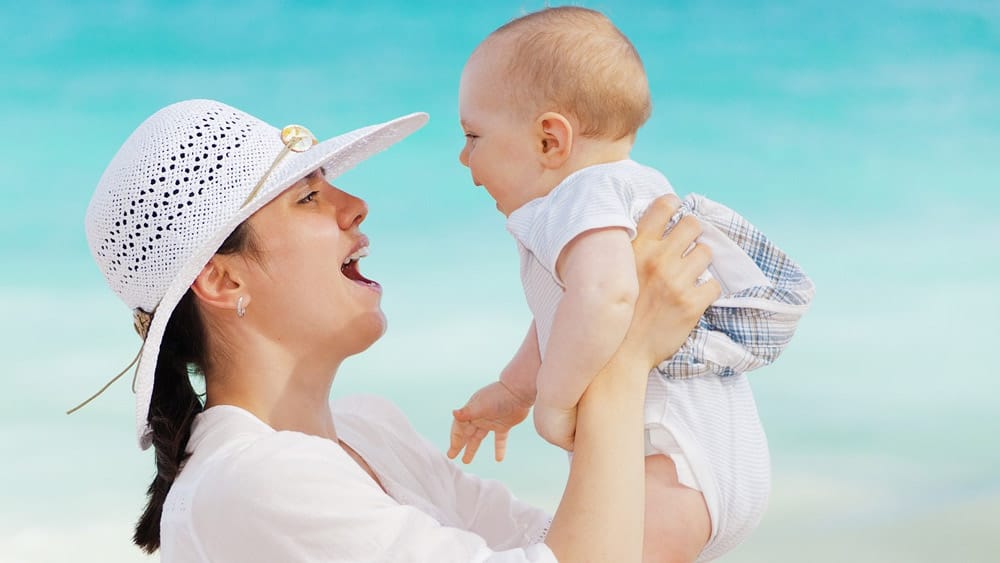 Cuidados com os bebes no calor